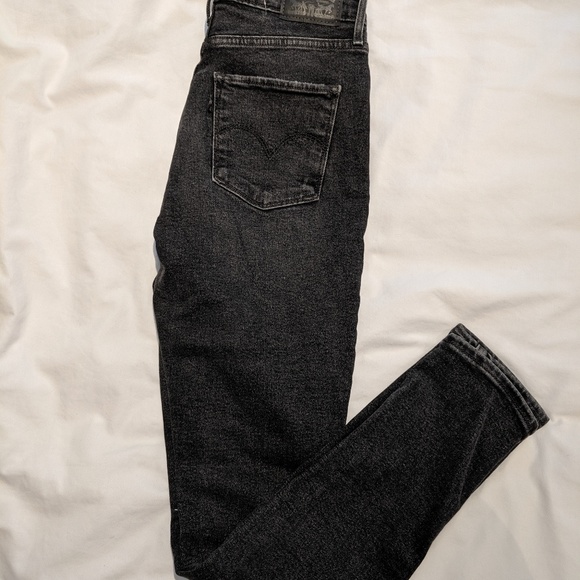 Highwaisted Stretch Levi's - Picture 3 of 6